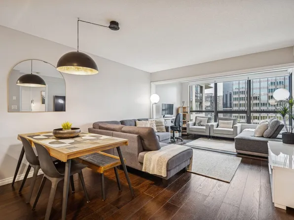 938 Smithe St #2205, Vancouver, BC V6Z 3H8