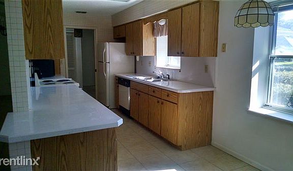 3rd image of 113 Foxhall Ln