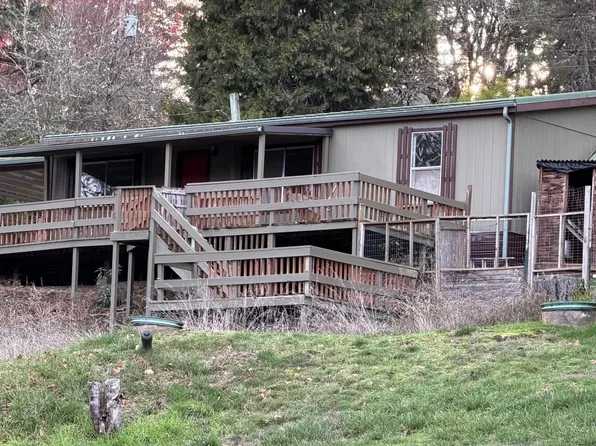 123 Mountain View St, Glide, OR 97443