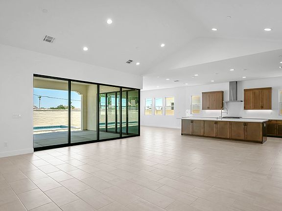 57510 Rosewood Famiy Room Kitchen