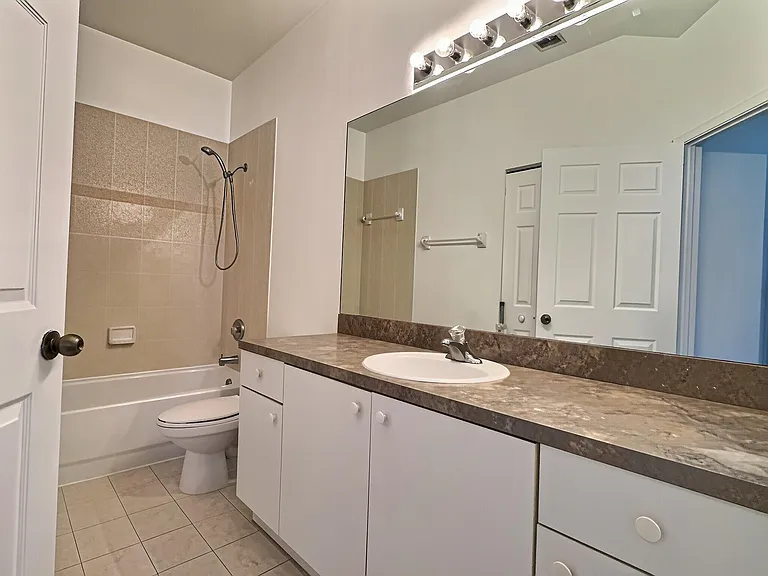 8833 S Isles Cir #8833 — Photo 13
