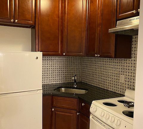 4th image of 155 E 84th St #5
