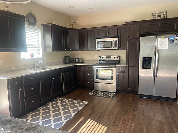 5th image of 1304 Country Club Dr