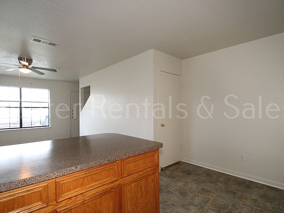 5th image of 1102 Lansberry Ct APT D