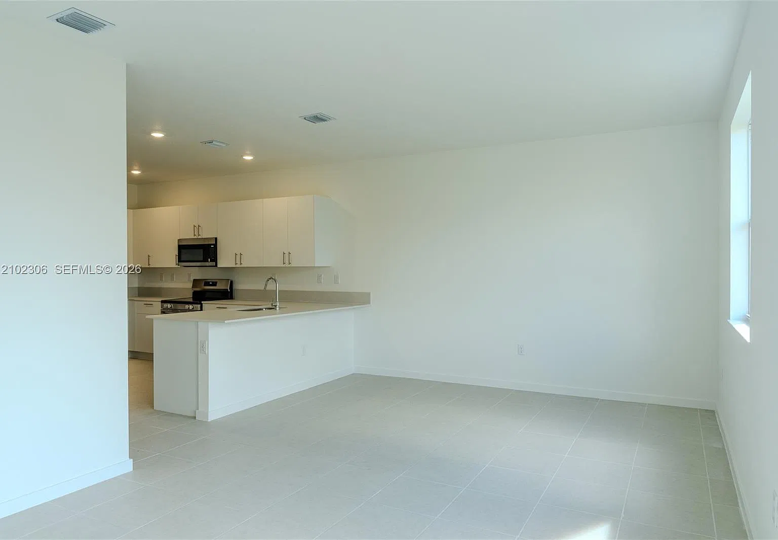 4 bed, 2.5 bath, $3,350 — Photo 3