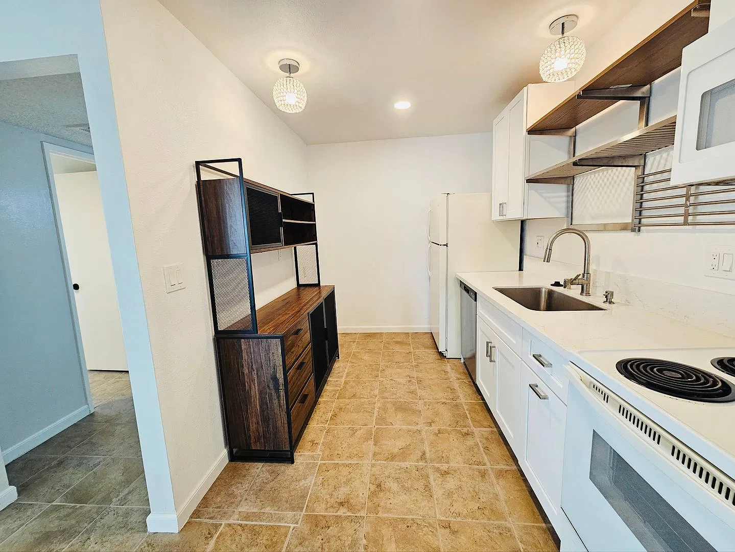 10933 Rincon St — Photo 4