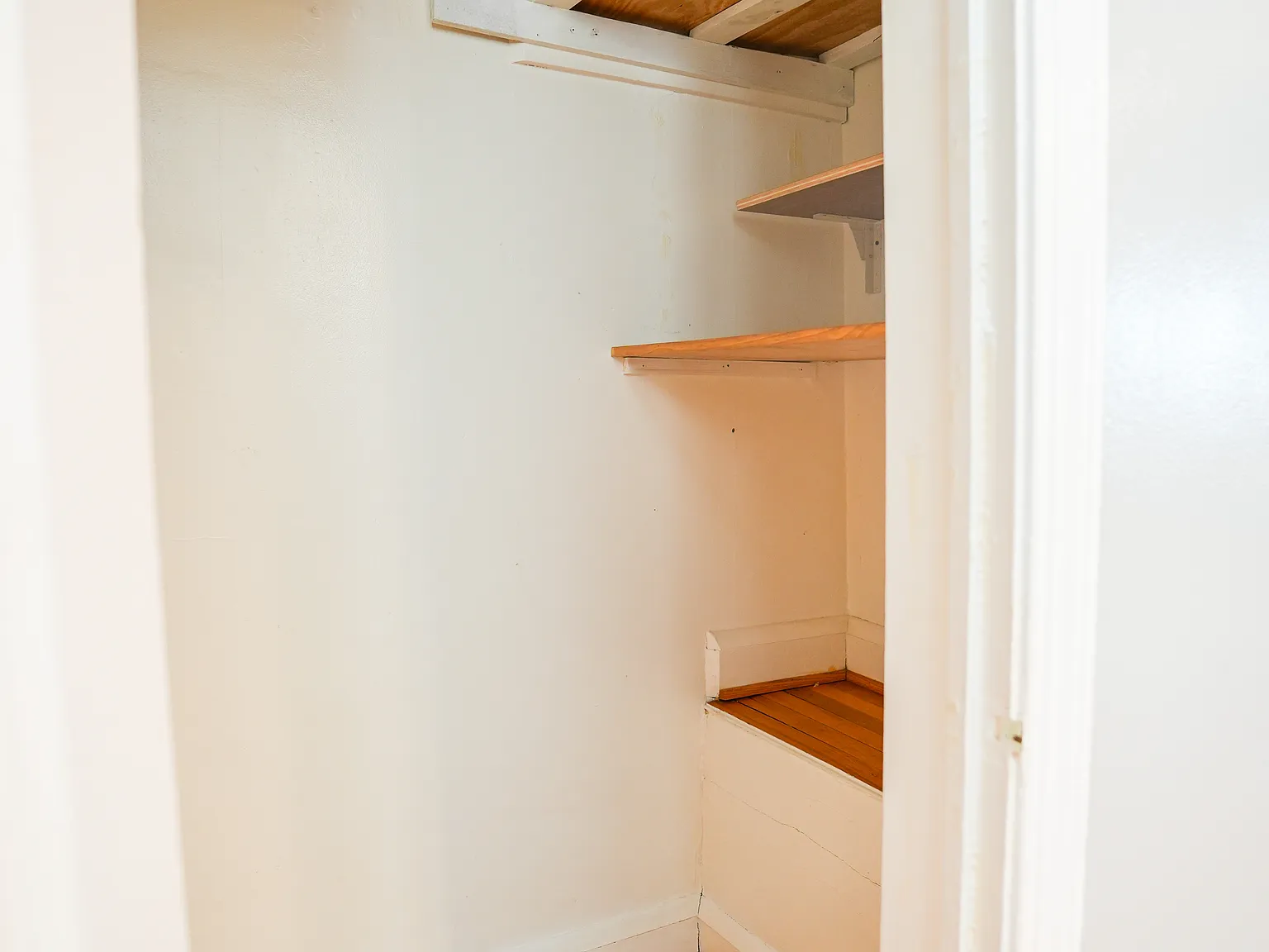 2 bed, 1000 sqft, $1,150 — Photo 2