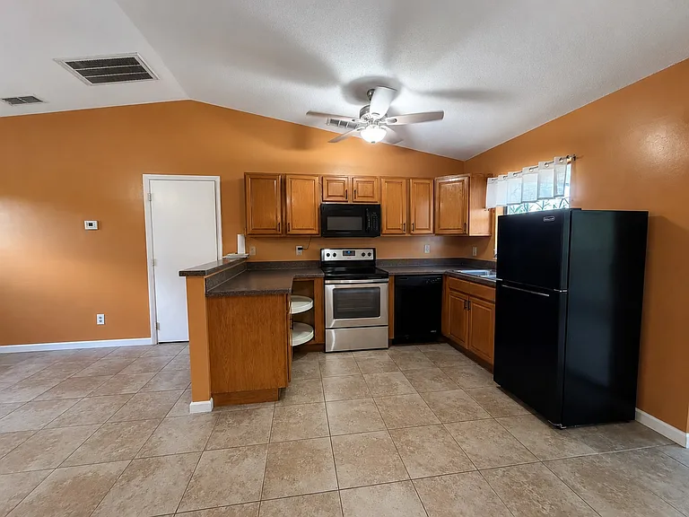 348 Cornwallis Ct — Photo 5