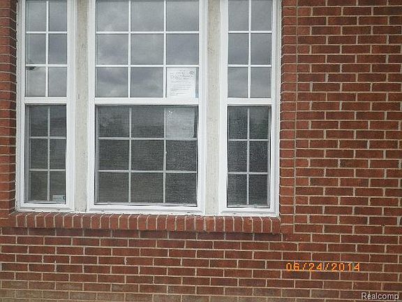3rd image of 1615 N Stirling Ave