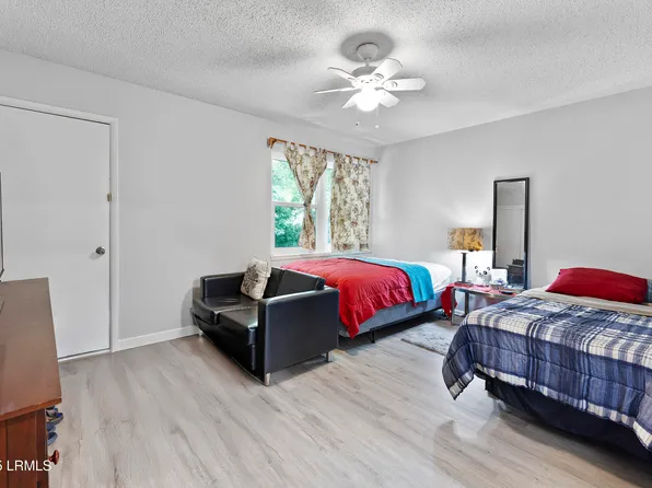 400 William Hilton Pkwy APT 110, Hilton Head Island, SC 29926