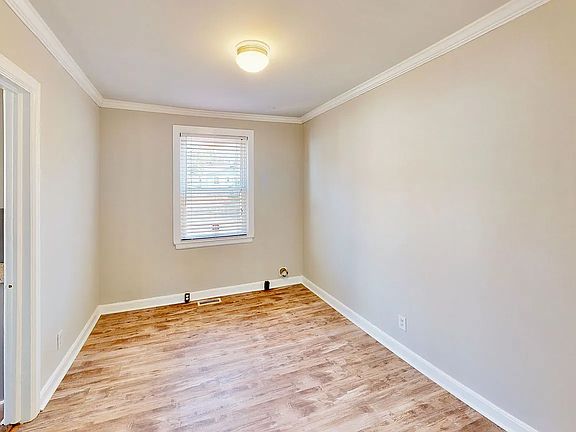 2nd image of 2320 Vanderbilt Rd