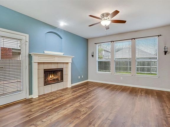3rd image of 11521 Petunia Dr