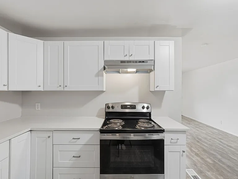 Towne Apartments — Photo 15