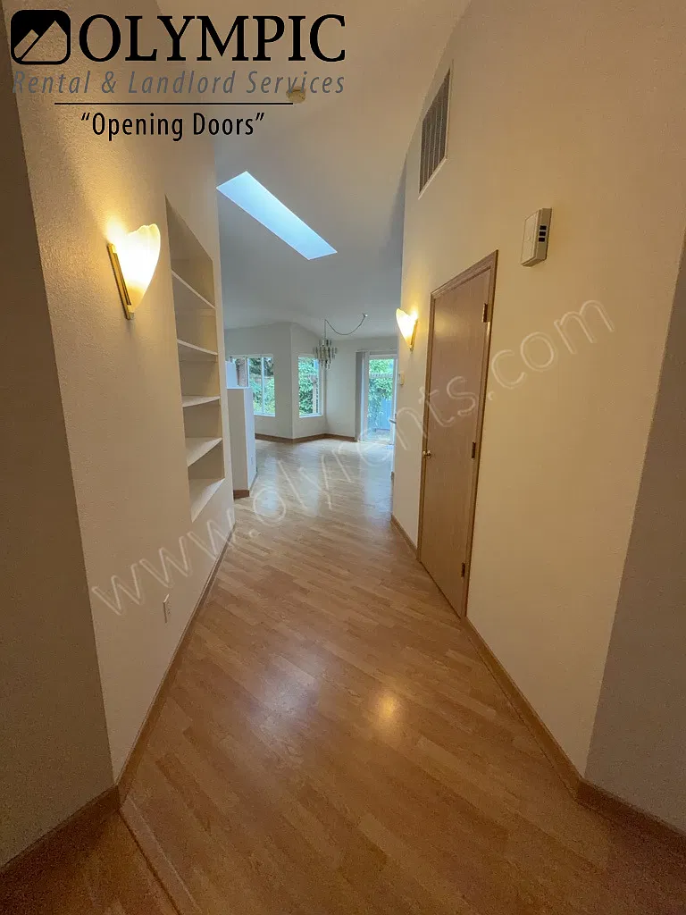 2 bedroom, 2 bath rambler in Rainier Park! — Photo 4