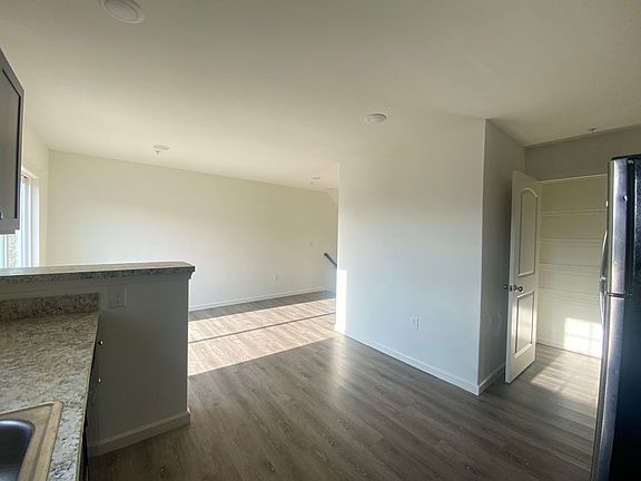 4th image of 518 Western Ave
