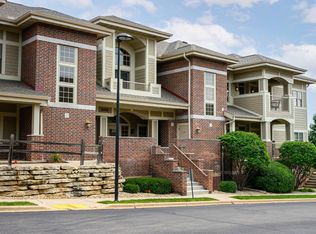 9002 Hawks Reserve Ln UNIT 201, Verona, WI 53593