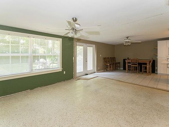 5th image of 680 Avenue E SE