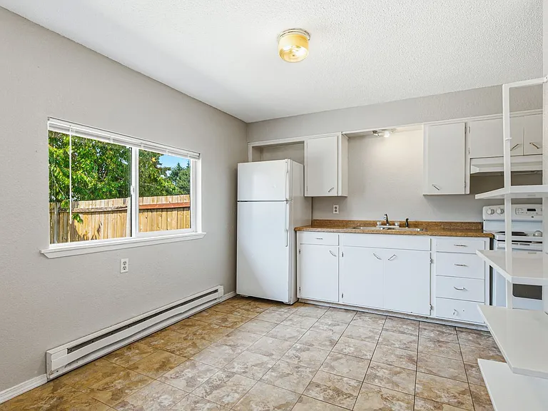 11212 Sheridan Ave S #A — Photo 22