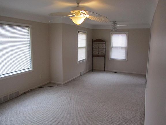 4th image of 9966 Lucerne Ave