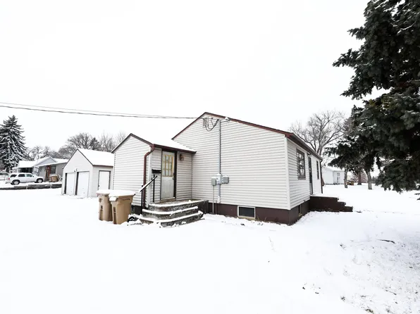 1444 4th St SW, Minot, ND 58701
