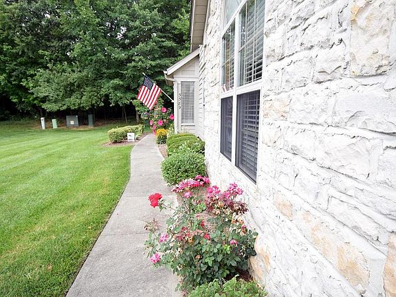 4th image of 5589 Meadowood Ln