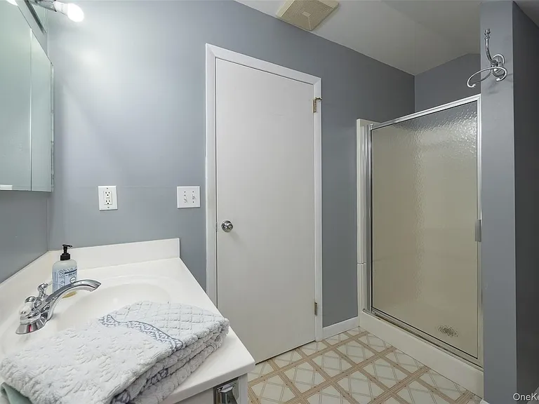 46 Barnard Ave — Photo 23