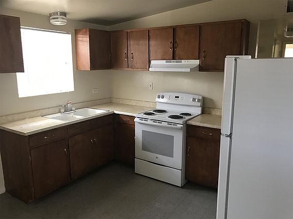 2nd image of 1522 N Dodge Blvd