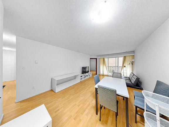 4th image of 9857 Manchester Dr #206