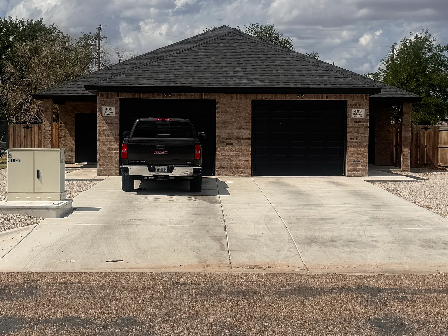 3 bed, 1403 sqft, $1,900 — Photo 1