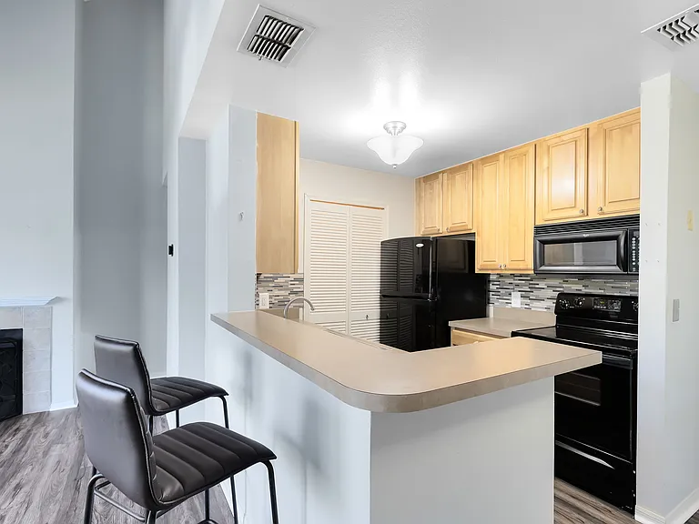 6178 Westgate Dr #304 — Photo 8