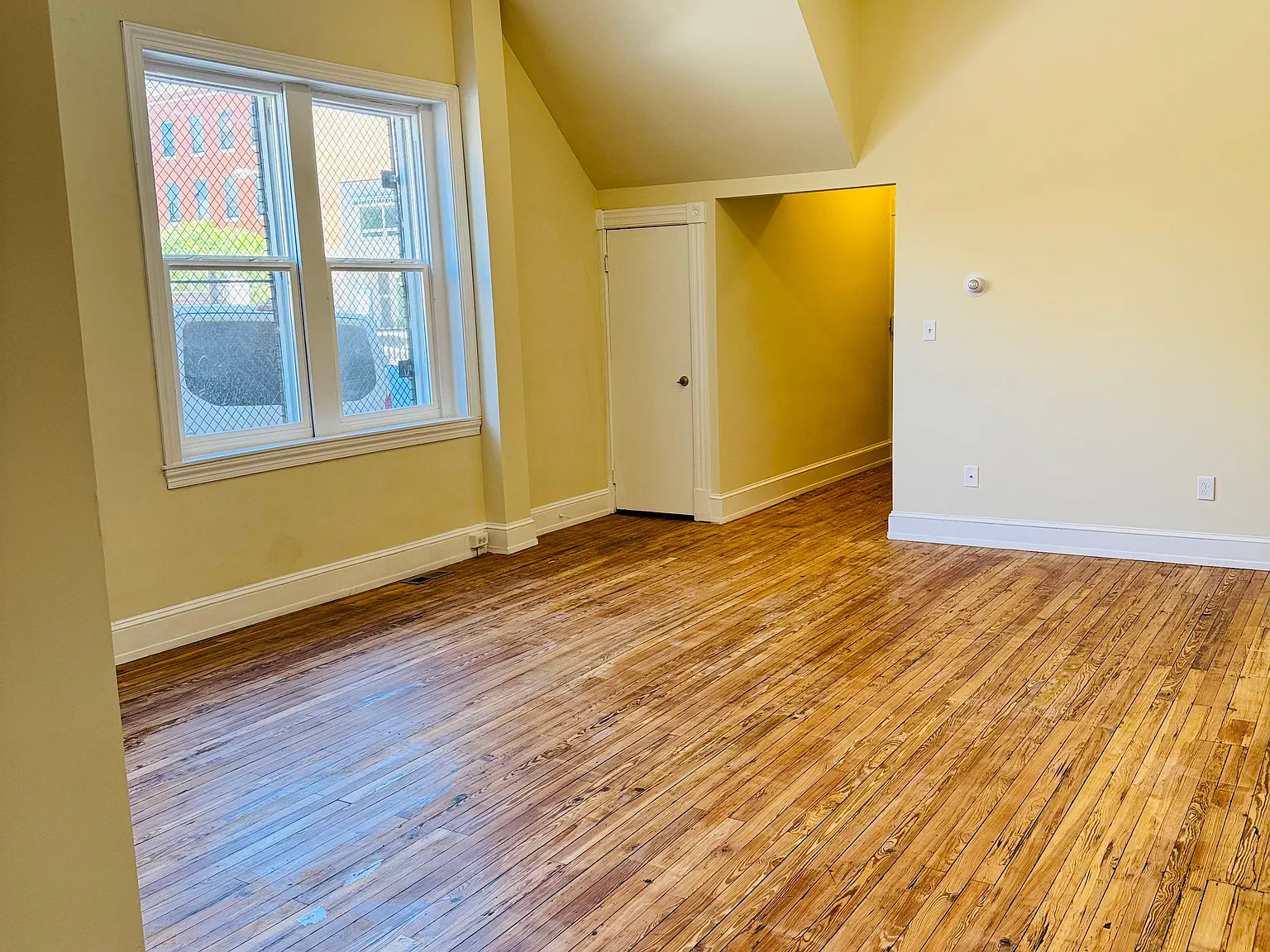2212 Maryland Ave — Photo 3