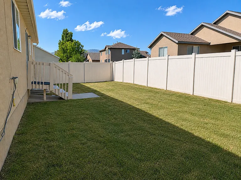 749 N Devonshire Dr — Photo 30