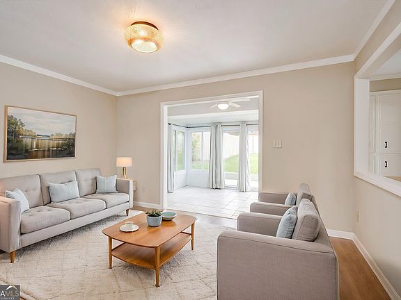 2nd image of 353 Stagecoach Way