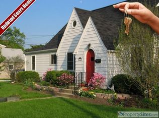 705 Jefferson Ave, St Charles, IL 60174