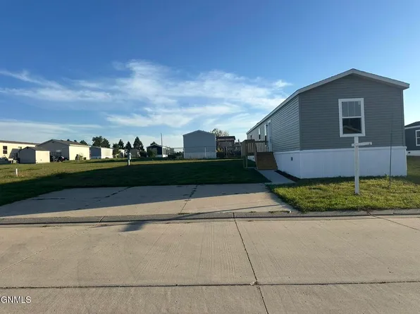 280 Partridge Ln, Bismarck, ND 58504
