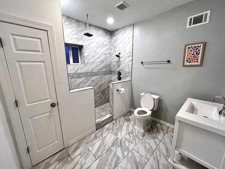 Full Bathroom