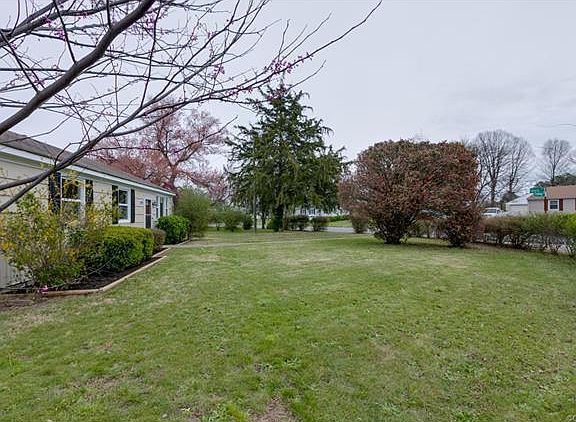 4th image of 2000 Beck Dr