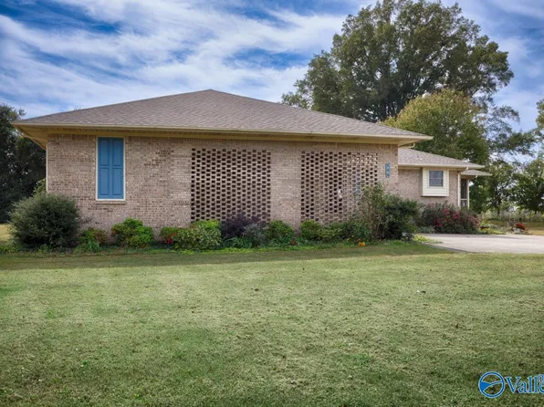 156 County Lake Rd, New Market, AL 35761