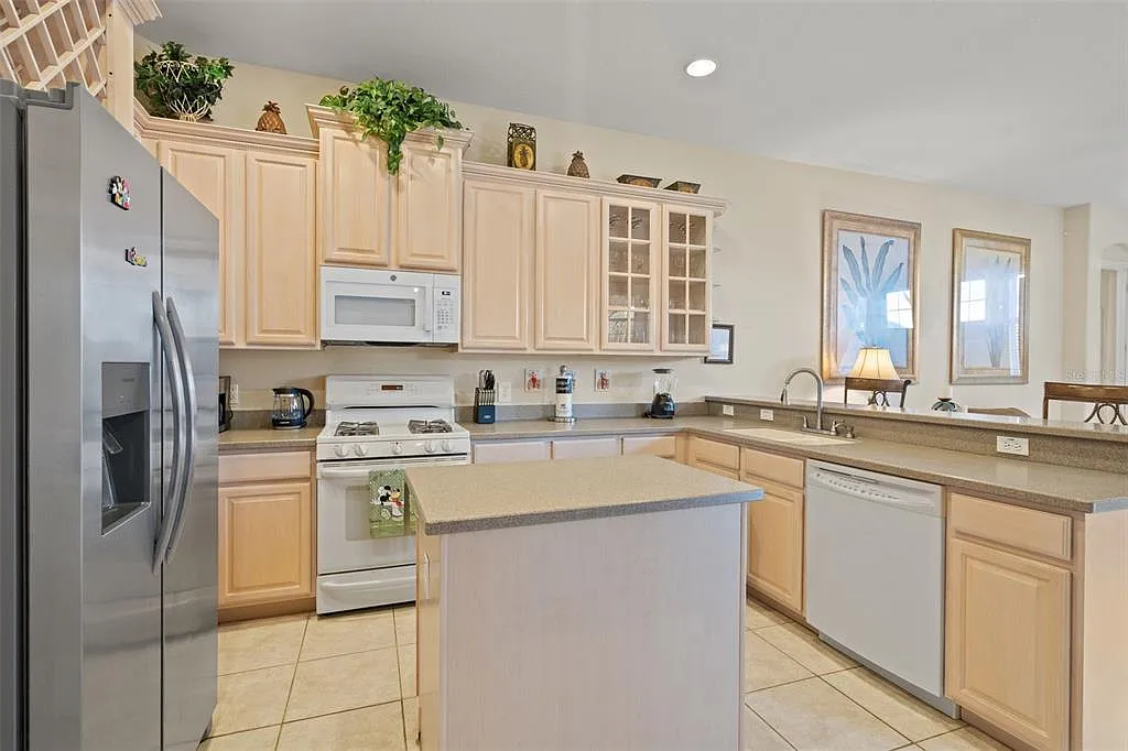 5 bed, 4.0 bath, 3676 sqft, $5,500 — Photo 3
