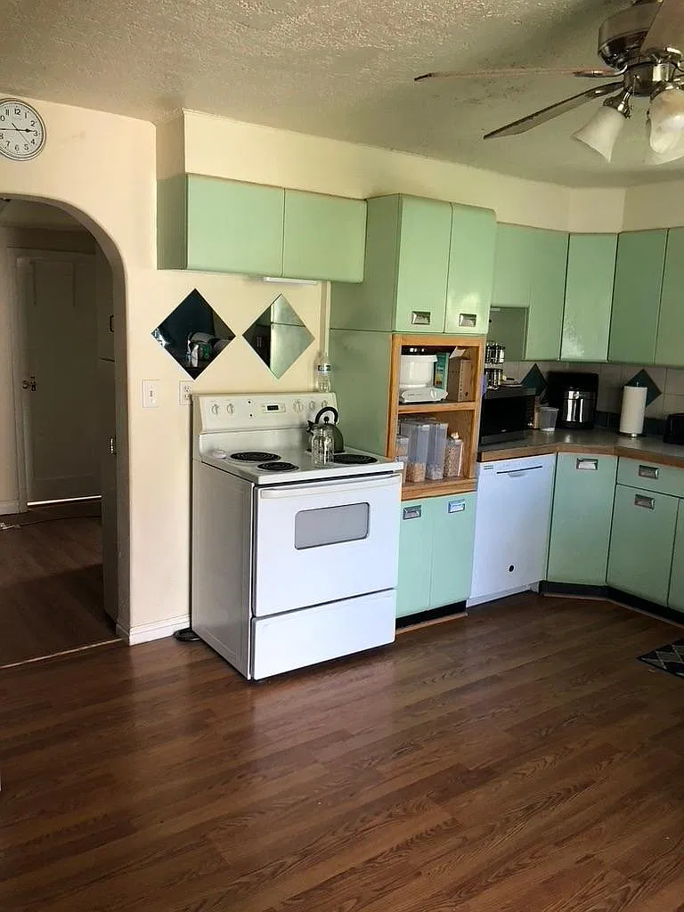 2 bed, 967 sqft, $2,200 — Photo 2