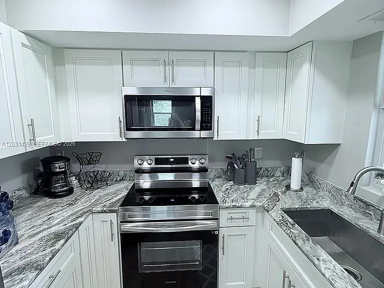 1566 SE Royal Green Cir #203 — Photo 7