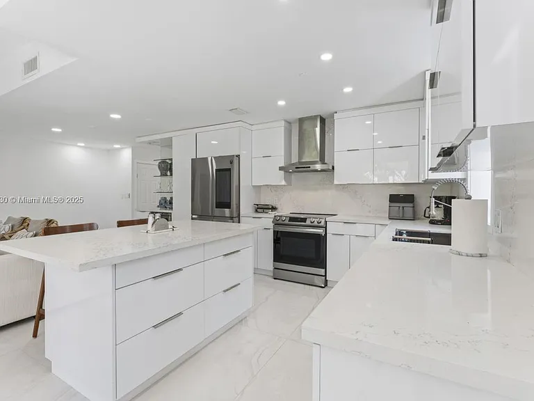 19217 Fisher Island Dr #19217 — Photo 12