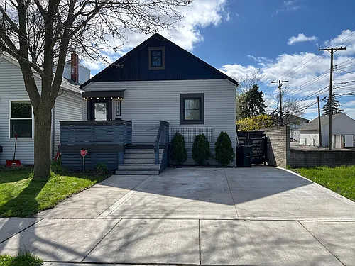 116 S Laurel St Photo 1