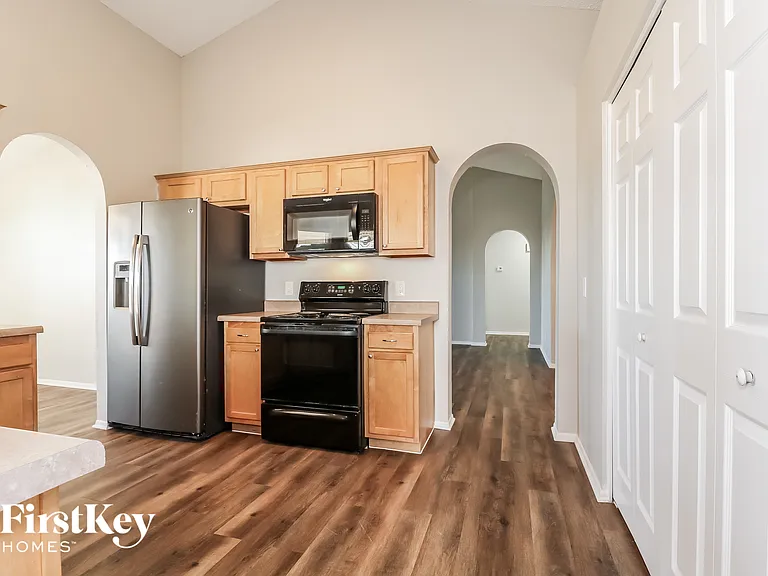 6543 W Kings Ave — Photo 7