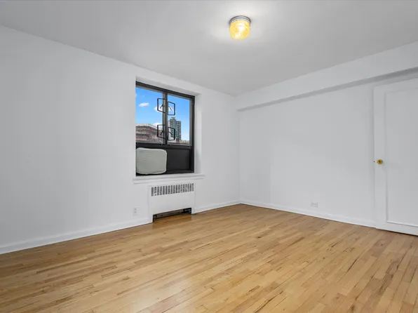 31 Nagle Avenue image 9 of 15