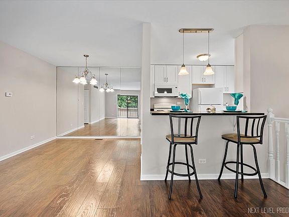 5th image of 2S713 Winchester Cir E #4