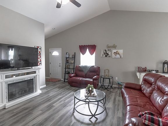 3rd image of 1112 Loren Dr