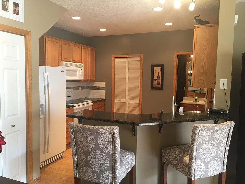 1931 Bluestem Ln