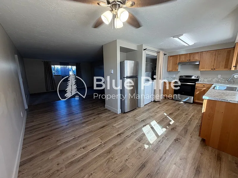 2 bed, 1.0 bath, 1000 sqft, $1,050 — Photo 4