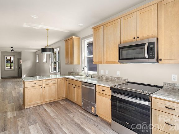 4th image of 229 Edgewood Rd S